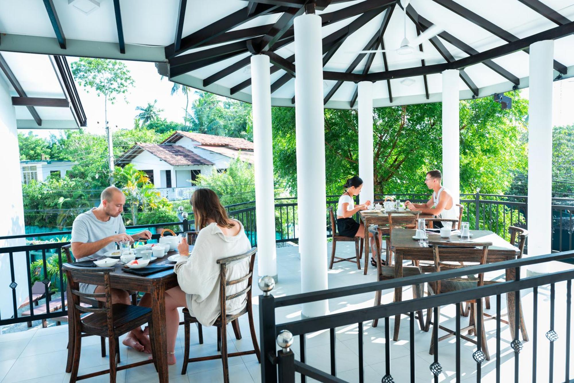 Teya Beach Hotel Ахангама Екстериор снимка