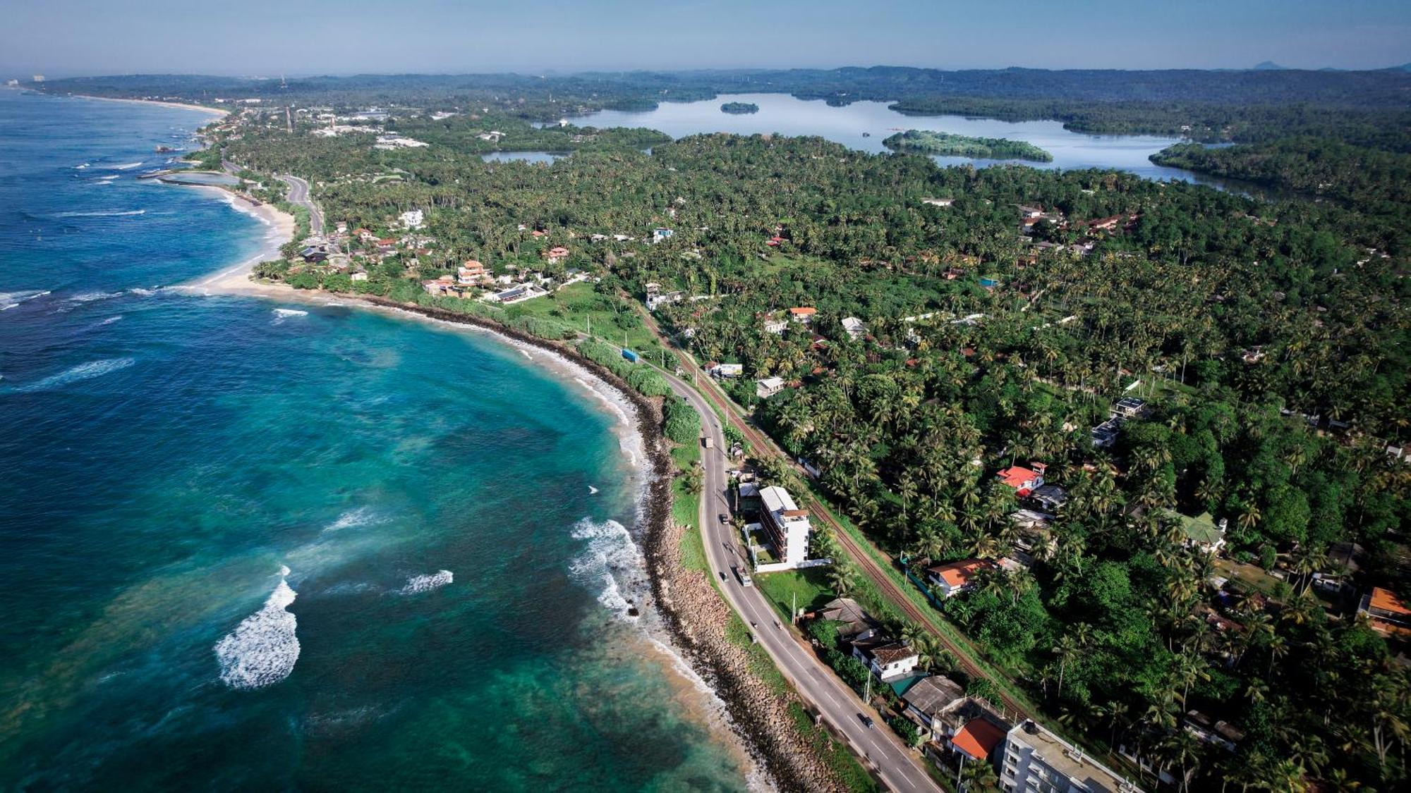 Teya Beach Hotel Ахангама Екстериор снимка