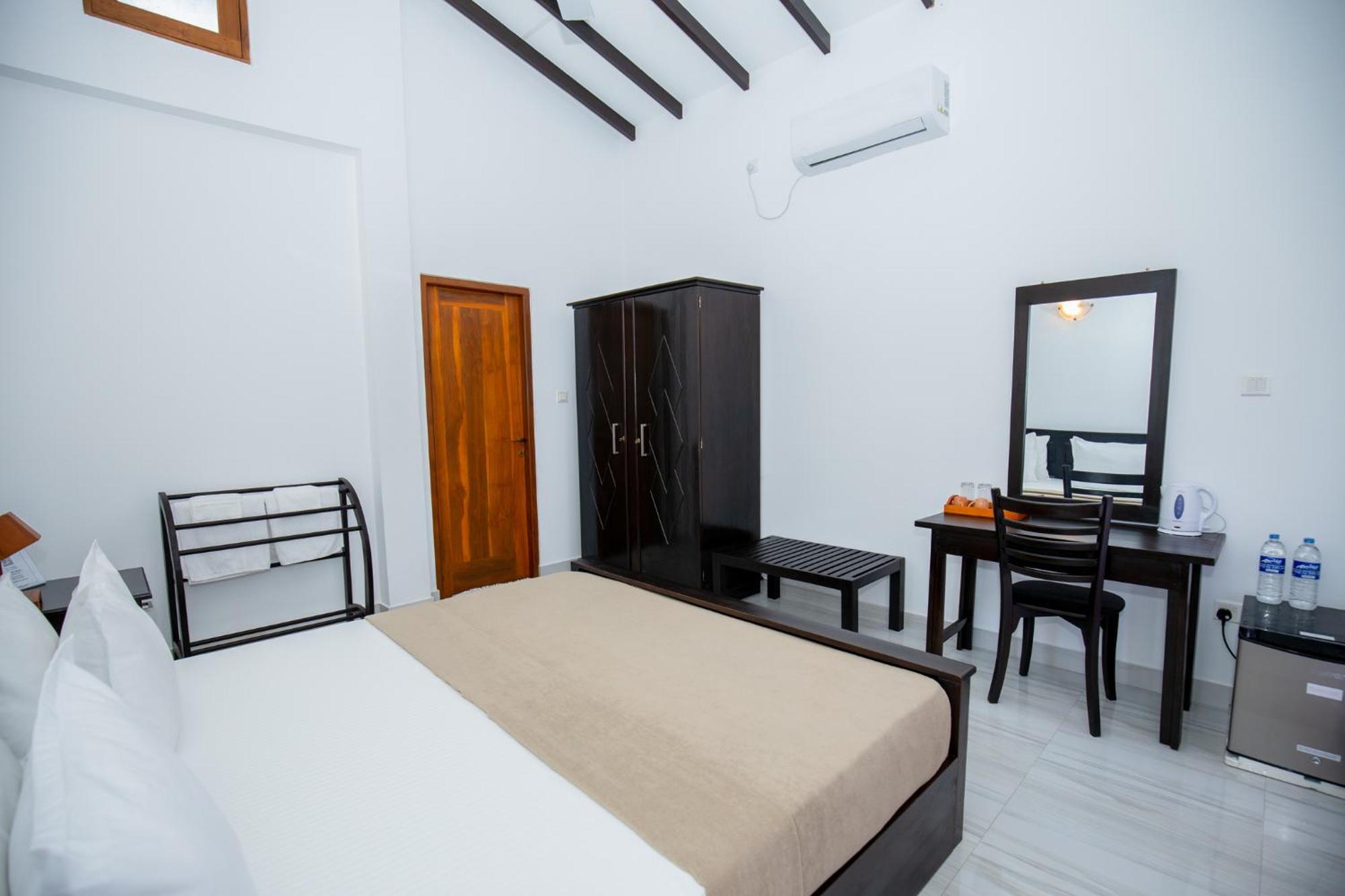 Teya Beach Hotel Ахангама Екстериор снимка